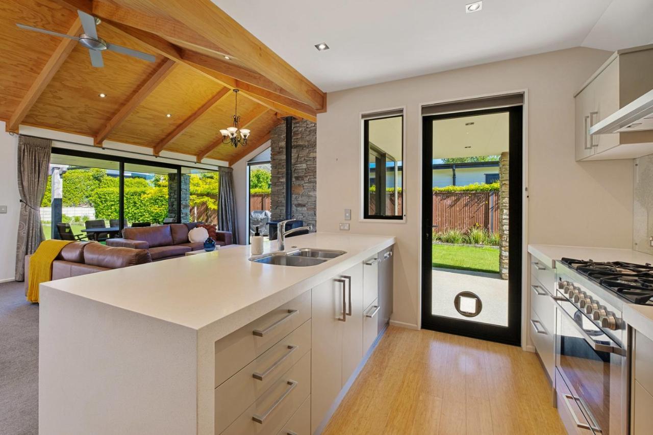 Roys Bay Lodge - Wanaka Holiday Home Zewnętrze zdjęcie